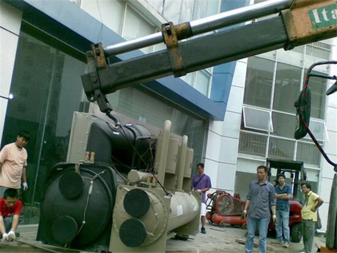 芝罘区随车吊和汽车吊的核心区别是什么？哪种更省钱？