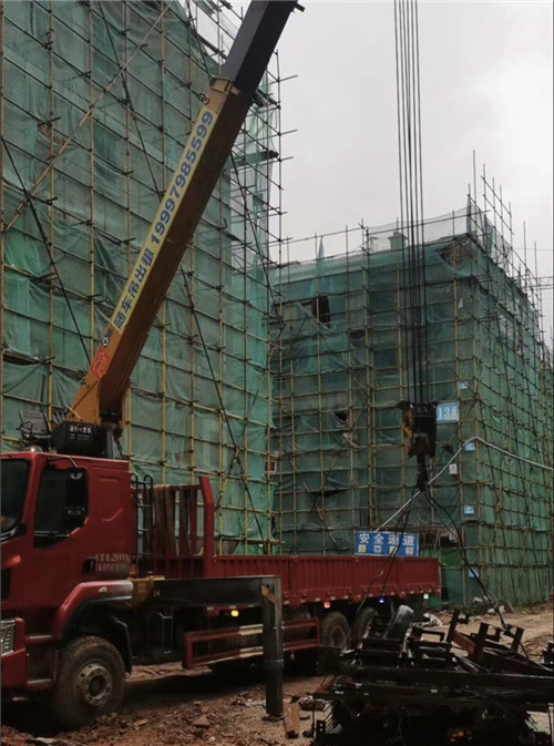 芝罘区“慢工细活”—— 吊车的 “微动控制” 技术